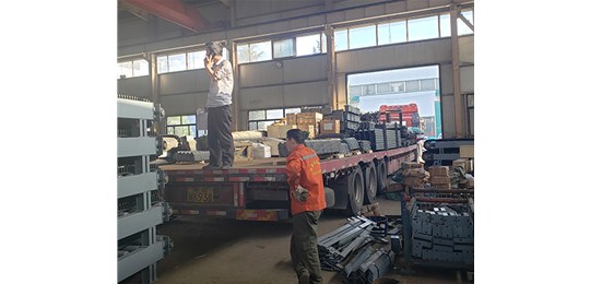 太原皮帶機(jī)配件廠家分享：托輥支架在輸送帶設(shè)備中有什么優(yōu)點(diǎn)？