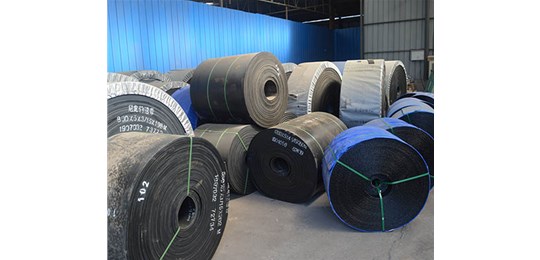 太原輸送帶廠家分享介紹：選購皮帶機托輥，支架時應注意什么？